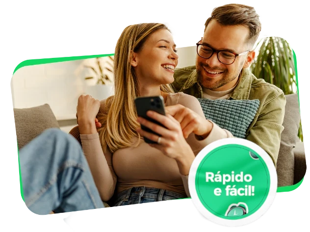 Casal Feliz depois de realizar o seu empréstimo consignado